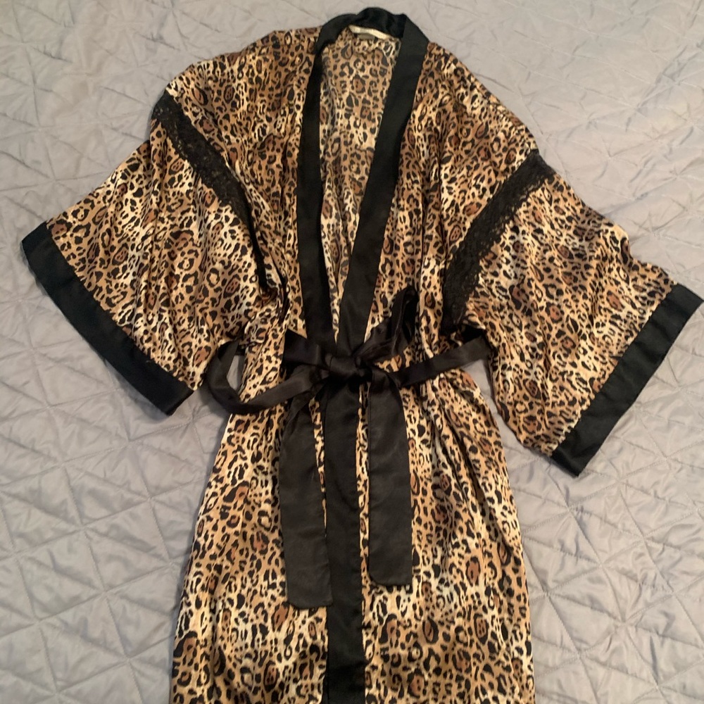 VS Silk Robe